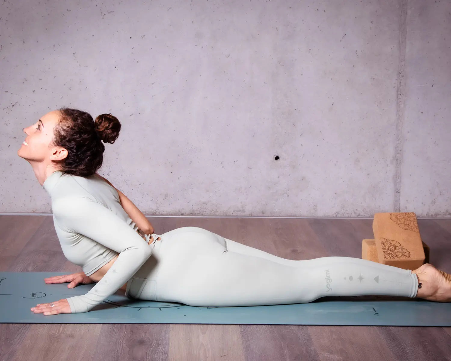 Postura de la Cobra o Bhujangasana: Paso a Paso