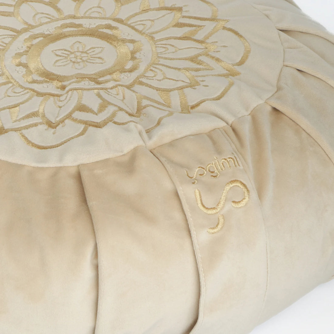Zafú para meditar de Yogimi. Bordado con Mandala, de terciopelo ocre.