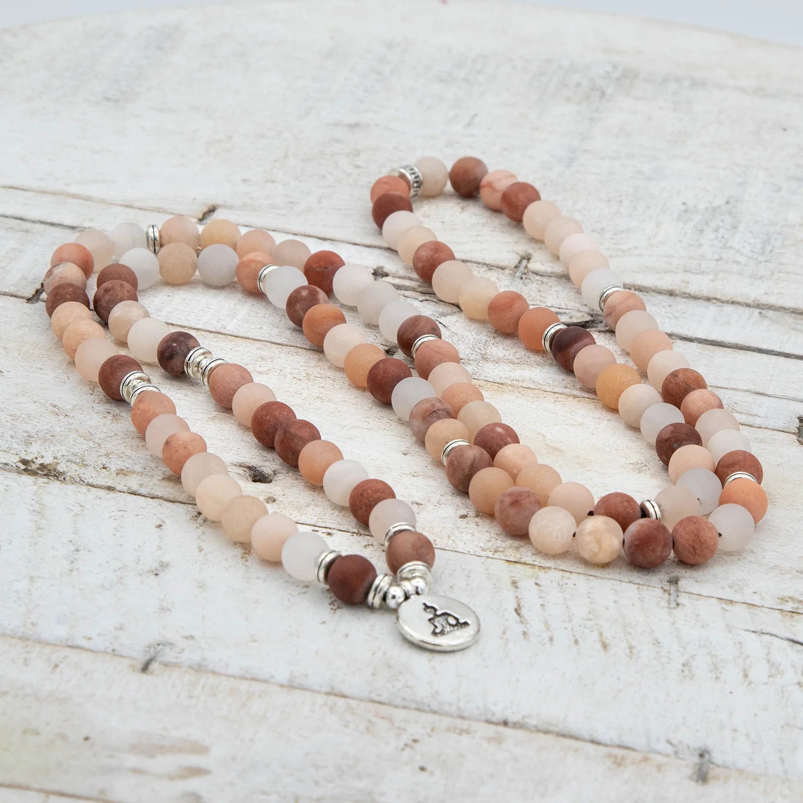 Japa Mala para meditar que aumenta la fertilidad. Japa Mala elástico Poder Femenino de Yogimi.