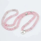 Meditar Japa Mala elástico de Ágata Rosa con detalles en plata de ley