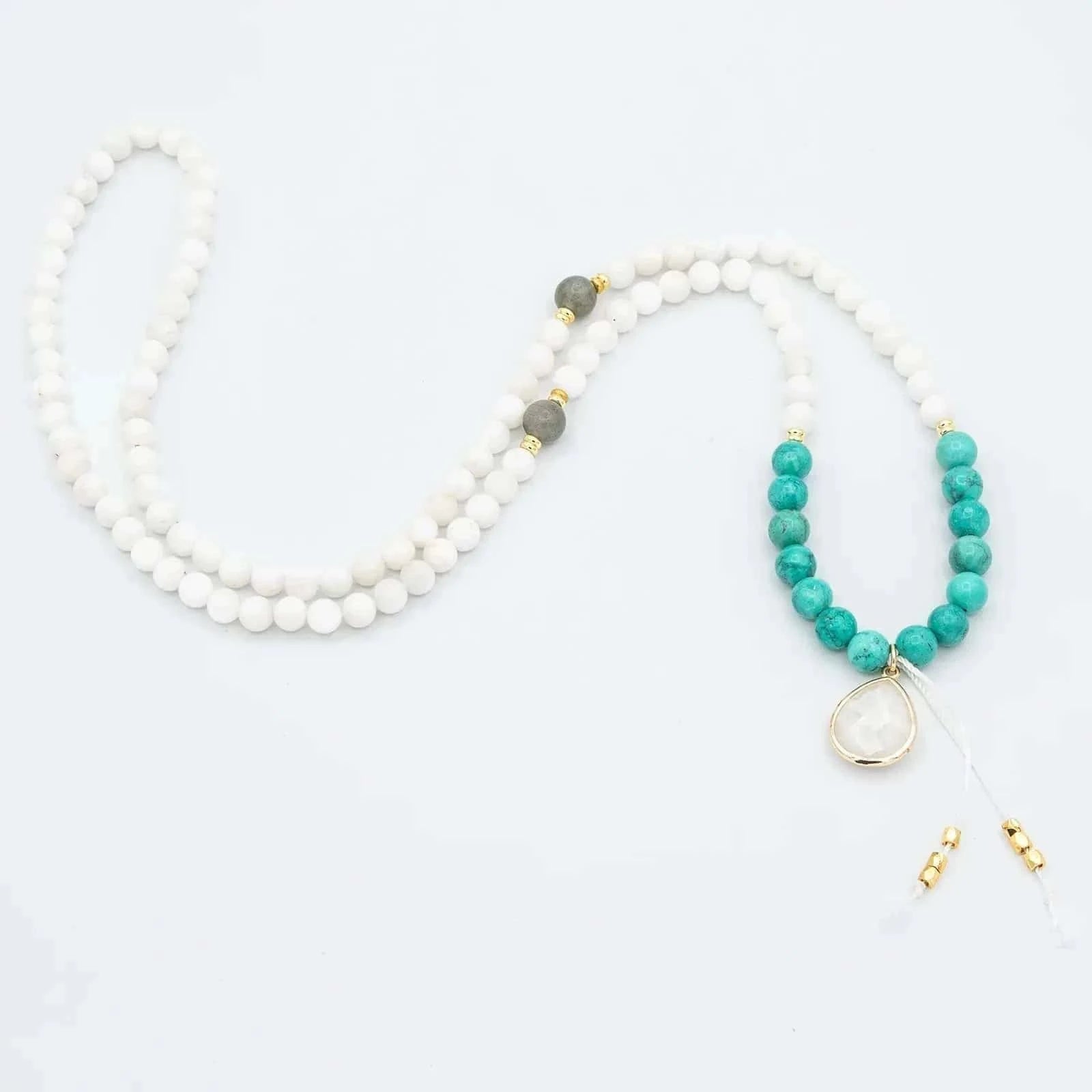 Collar Japa Mala de labradorita, piedra lunar y turquesa con detalles de oro de 18k