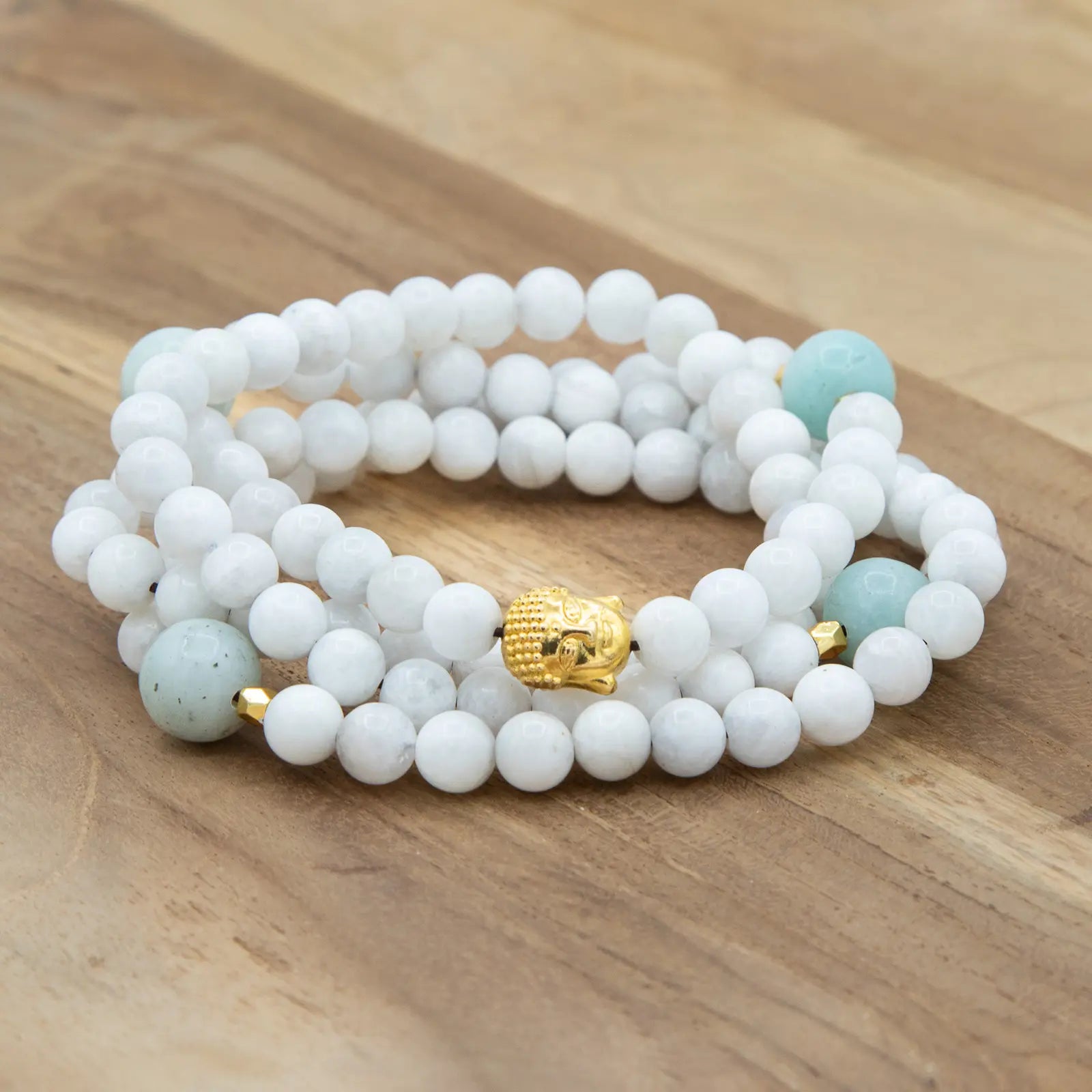 Japa Mala elástico de Piedra Lunar y Amazonita con detalle de oro 18k