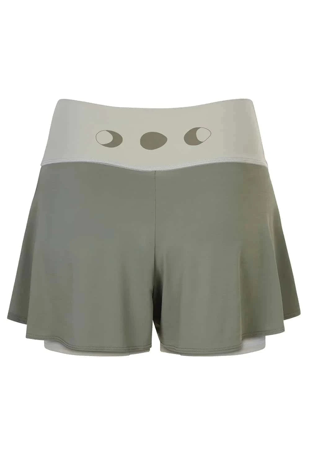 Silueta de Shorts de yoga de Yogimi en color verde con capa verde. Modelo Prana Laurel Green-Green