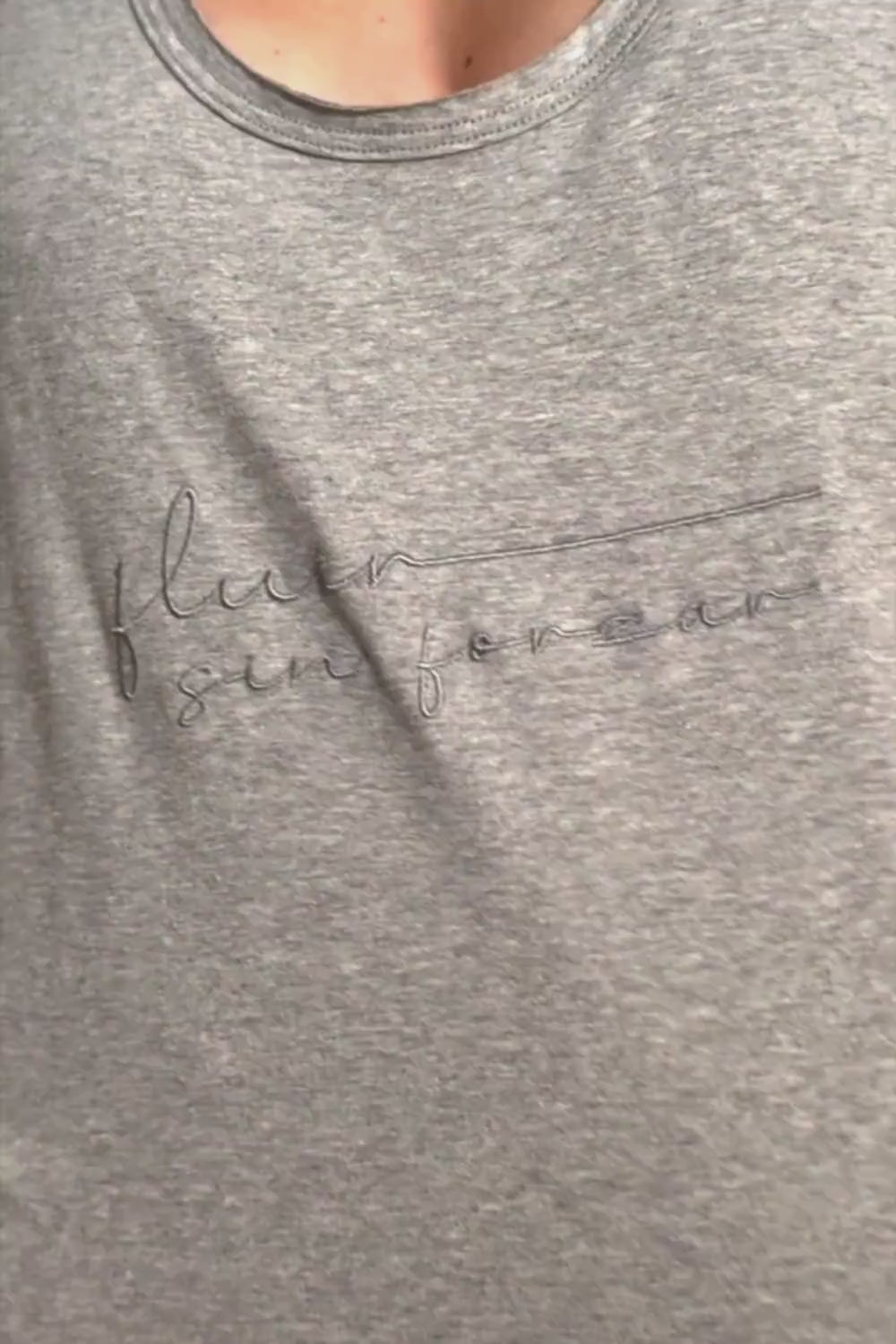 Camiseta Fluir Tank de tirantes en color gris Yogimi. Un básico deal para combinar con cualquier prenda.