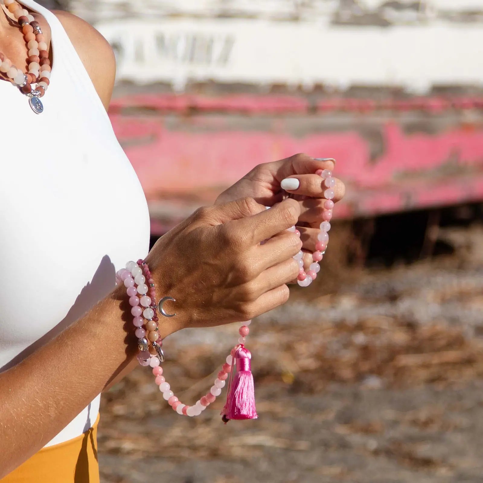 Pulsera Japa Mala de Kunzita con detalle de Buda de Yogimi.