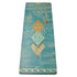 Esterilla de yoga supergrip decorada con mandalas en color azul.