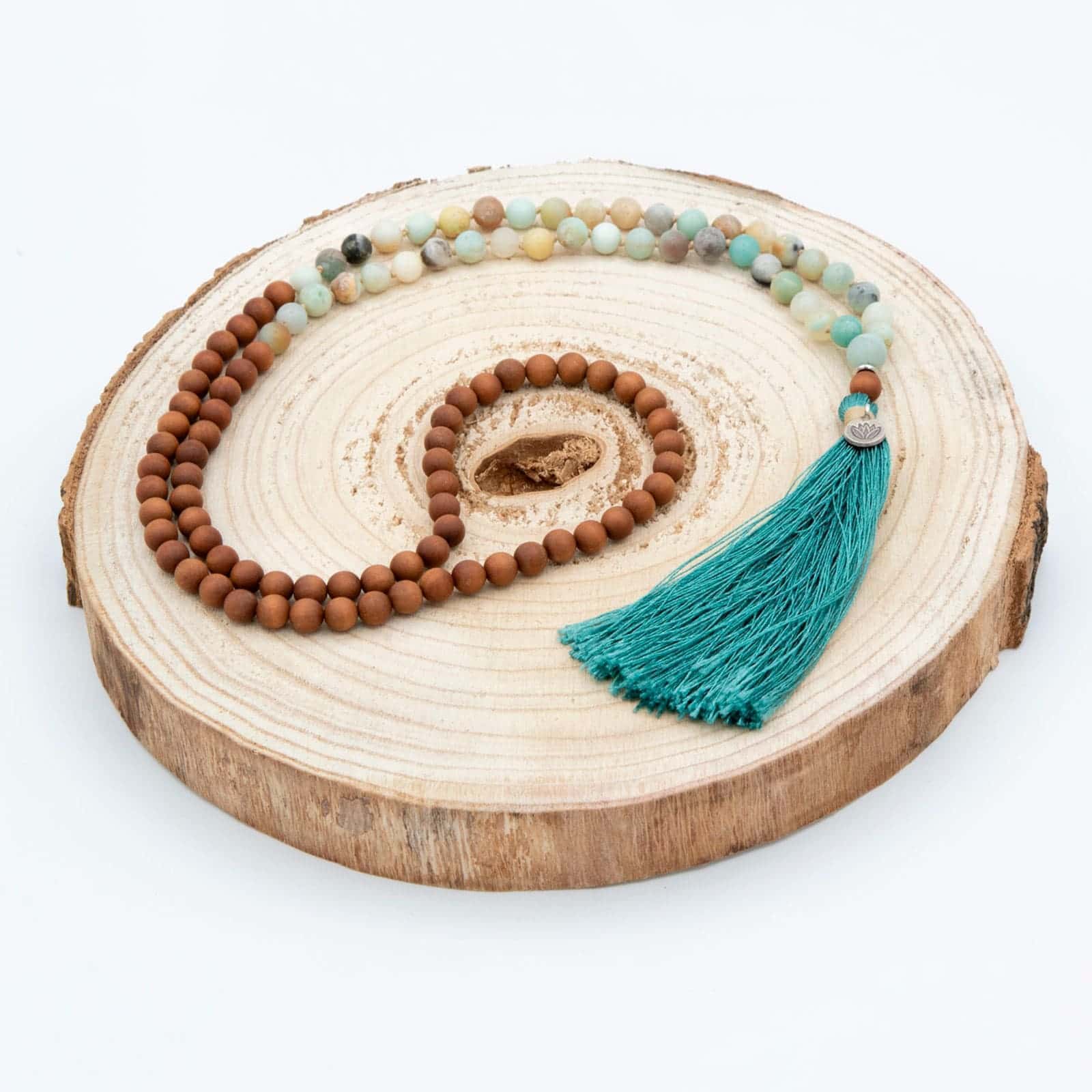 Comprar Japa Mala de amazonita y sandalo de Patry Montero de Yogimi. Modelo Conexión