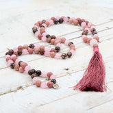 Comprar Japa Mala de Rodonita, Cuarzo Rosa y Jaspe Porcelana Patry Montero de Yogimi. Modelo Superación.