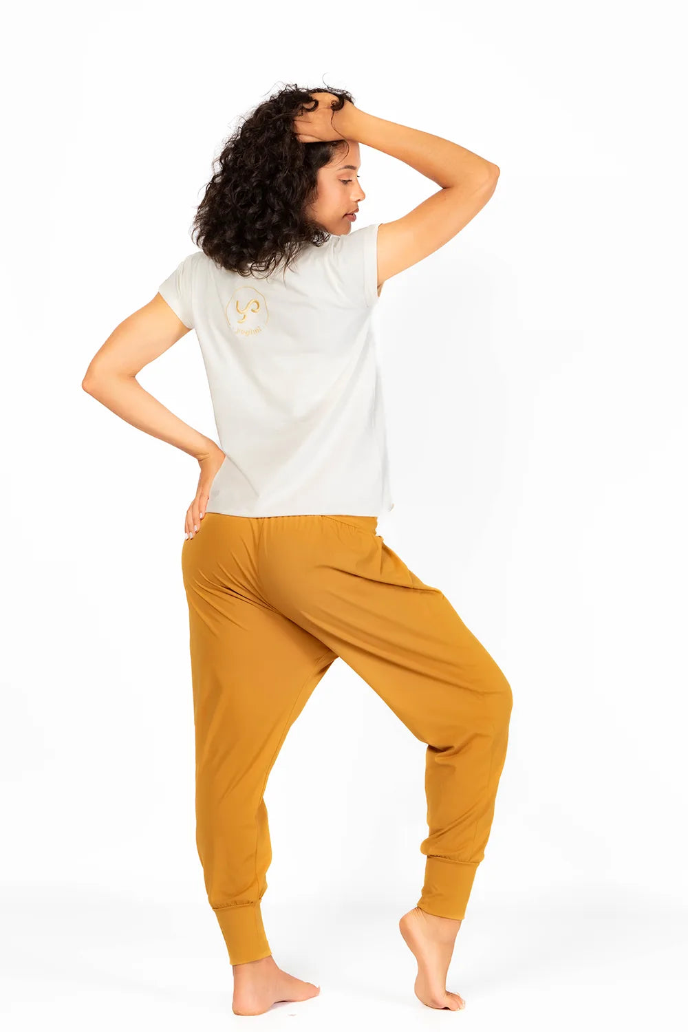 Tshirt Yoga Changed con bordado delantero con frase &quot;Yoga Changed my life&quot; . Color blanco Coconut Milk de Yogimi.