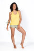 Camiseta Fluir Tank, modelo estilo nadadora en color amarilla Lemon Zest de Yogimi. Camiseta tirantes holgada con mantra "Fluir sin forzar".