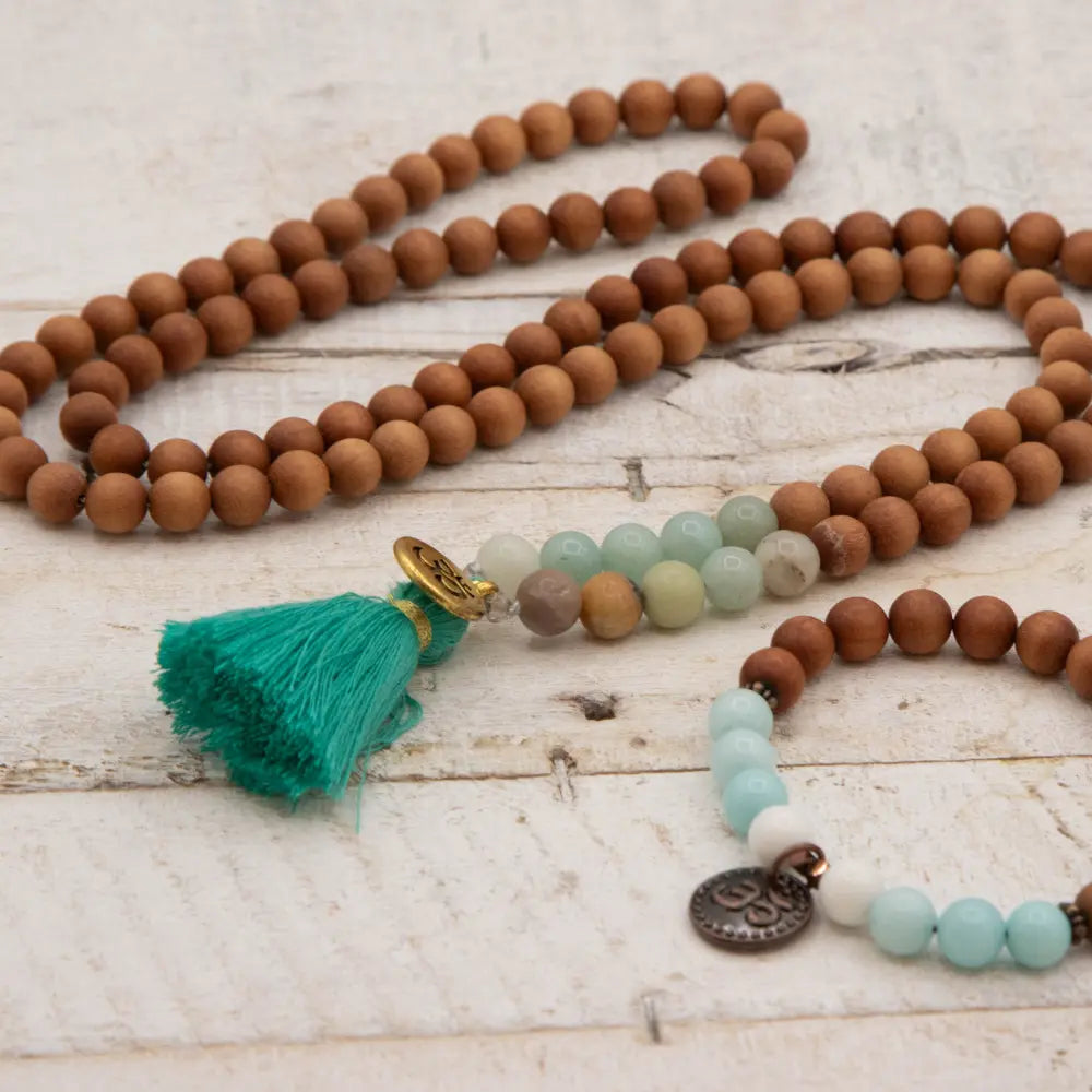 Conjunto de japa mala de meditación y pulsera de madera de sándalo. Yogimi.