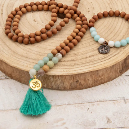 Conjunto de collar de meditación y pulsera de madera de sándalo de Yogimi.