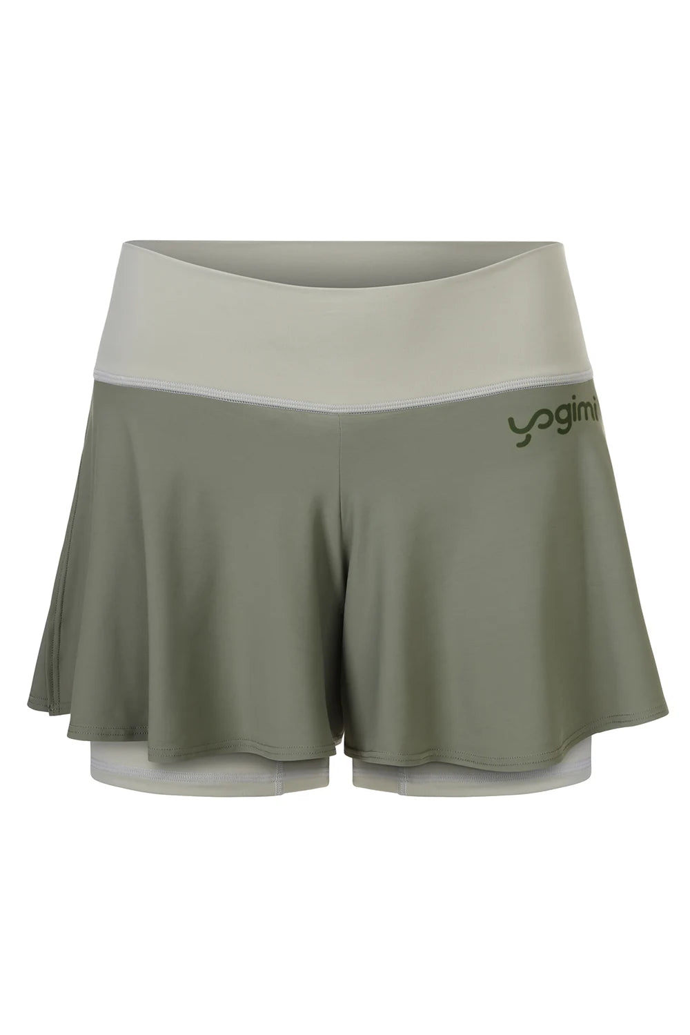 Silueta de pantalones cortos de yoga de Yogimi en color verde con capa verde. Modelo Prana Laurel Green-Green