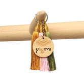Llavero para yoga de Yogimi personalizado con tres borlas de seda.