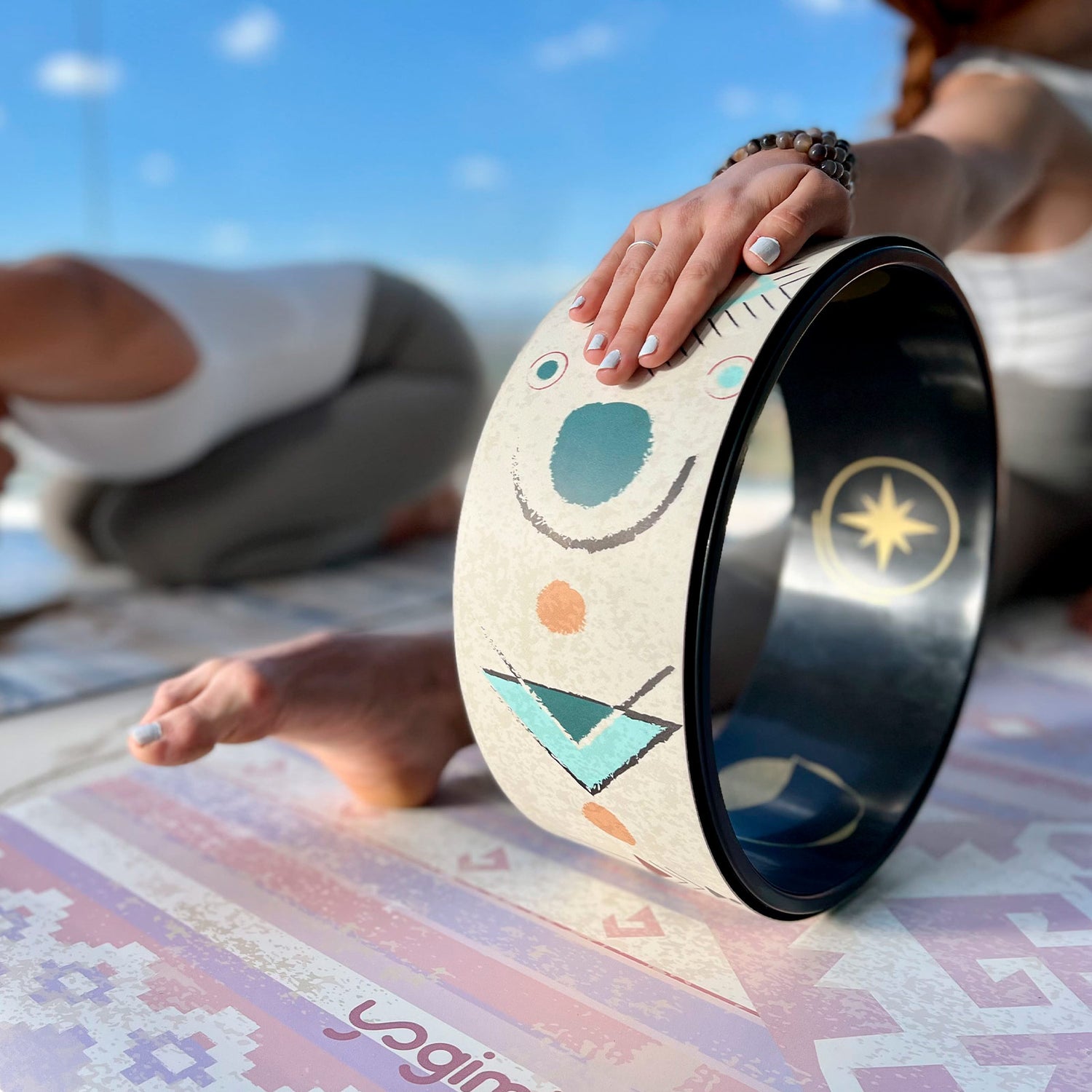 Yoga Wheel con diseño de Patry Montero de Yogimi.