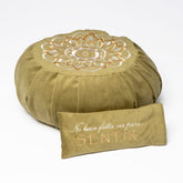 Comprar set de meditación con zafú y almohadilla. Terciopelo bordado, modelo Green Olive de Yogimi.